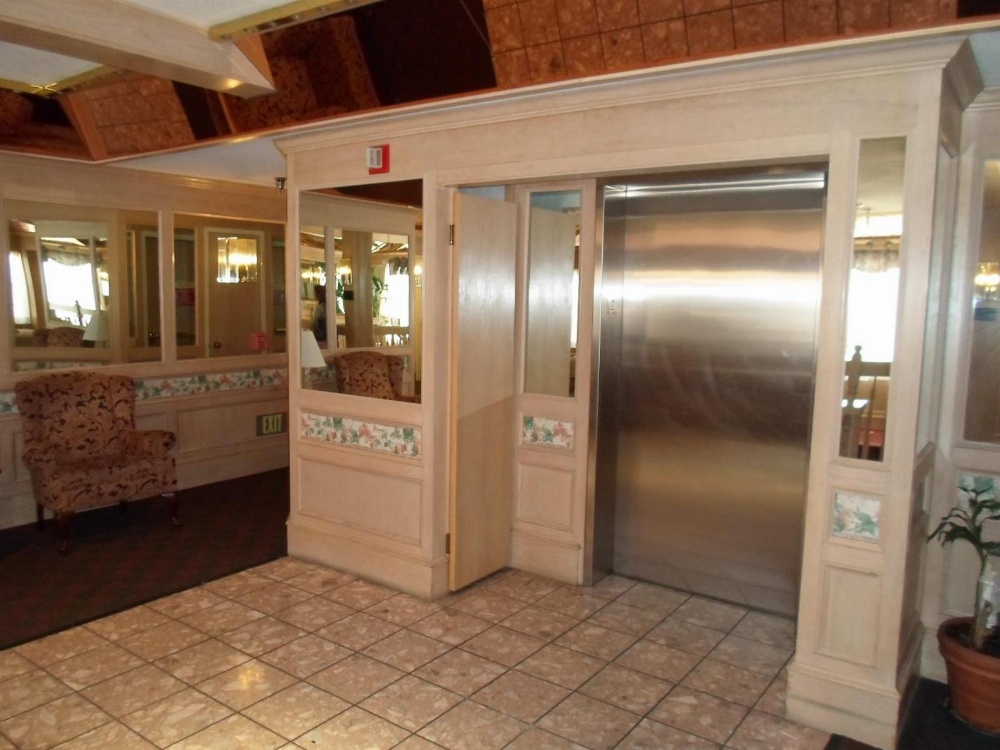 Arena Hotel Main image